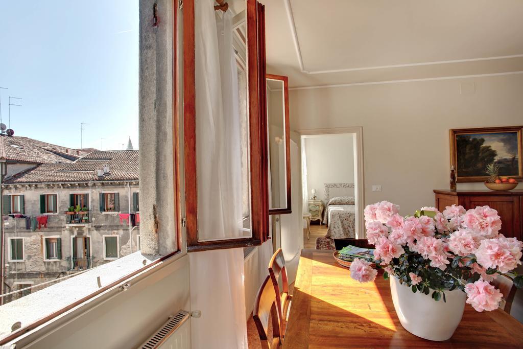 Canale Venice Room photo