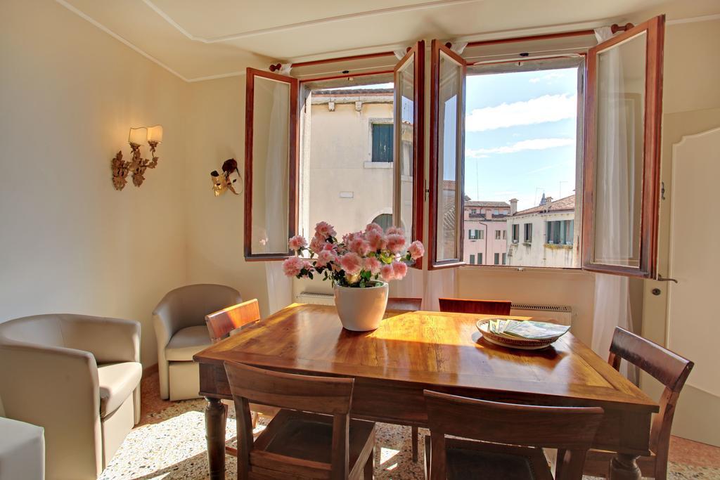 Canale Venice Room photo